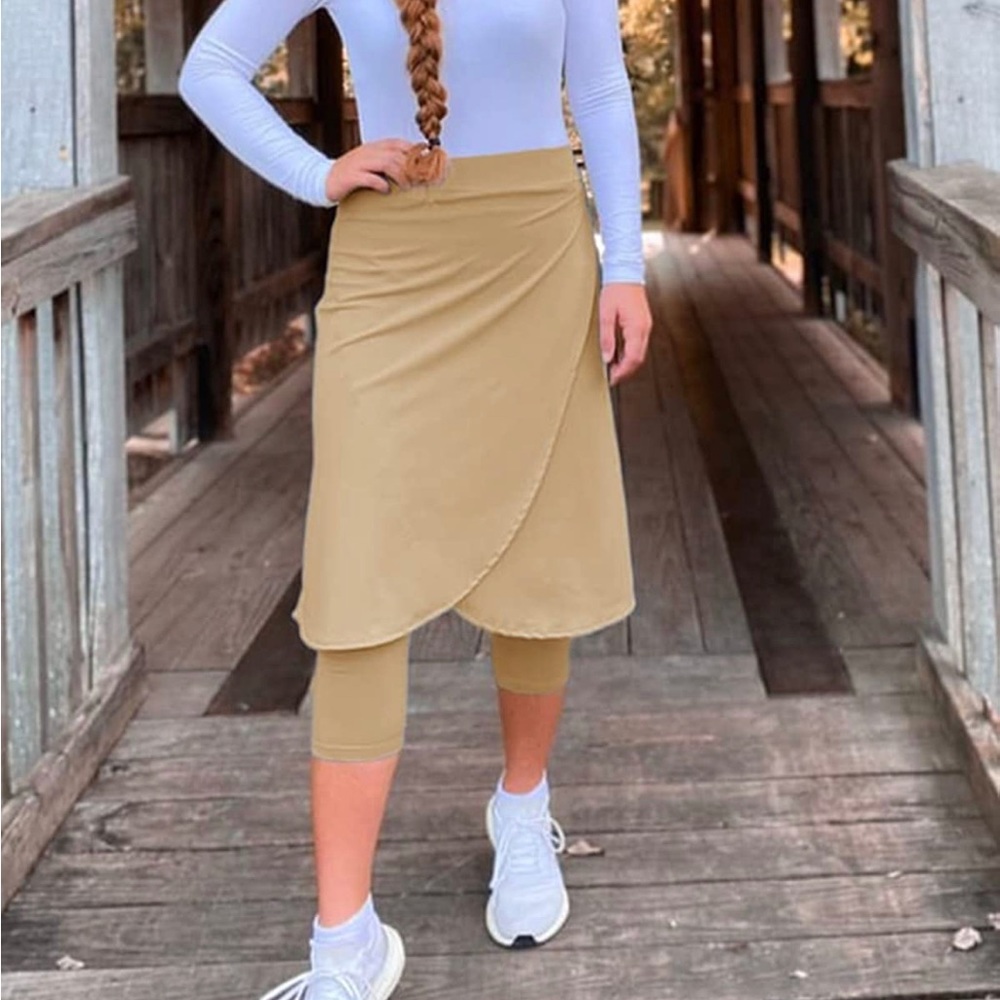 Modest athletic skirt with leggings